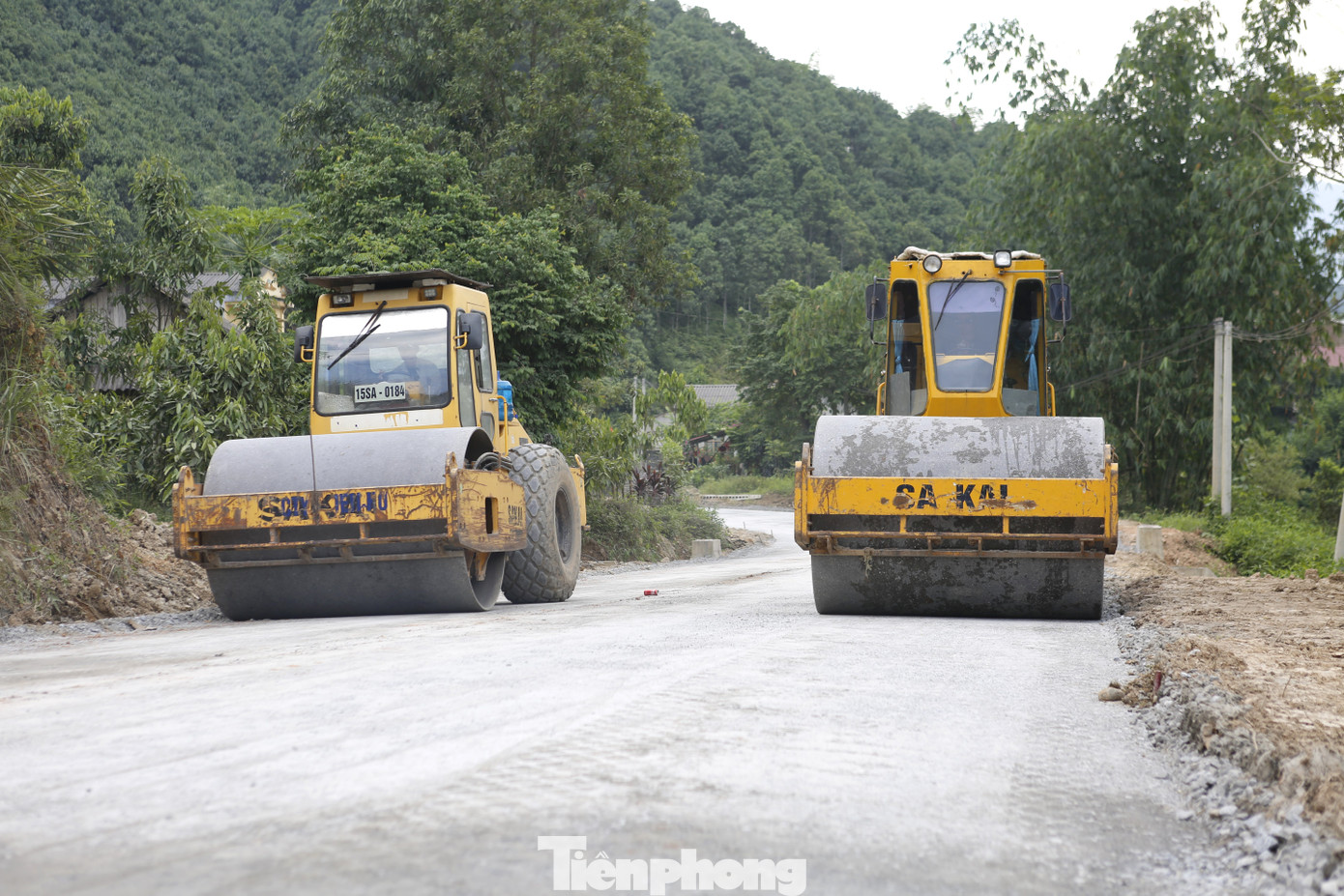 Tại cả 2 tuyến của Dự án kết nối giao thông các tỉnh miền núi phía Bắc đều đang vướng việc giải phóng mặt bằng dẫn đến chậm tiến độ thi công.