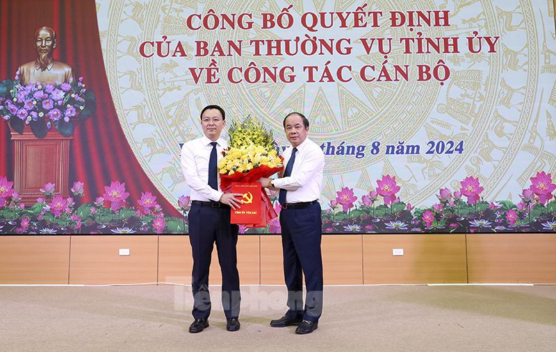 Ông An Hoàng Linh - Bí thư Huyện ủy Yên Bình được bổ nhiệm làm Chánh Văn phòng Tỉnh ủy Yên Bái. Ông An Hoàng Linh - Bí thư Huyện ủy Yên Bình được bổ nhiệm làm Chánh Văn phòng Tỉnh ủy Yên Bái.