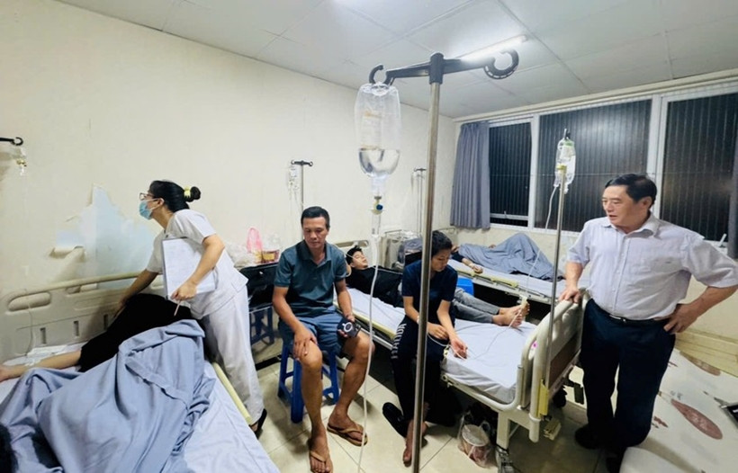 Các sinh viên Trường Cao đẳng Lào Cai nhập viện khi ăn tối ở ký túc xá.