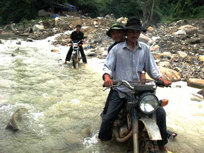 Đường vào các bãi vàng ở Phước Sơn gian nan 