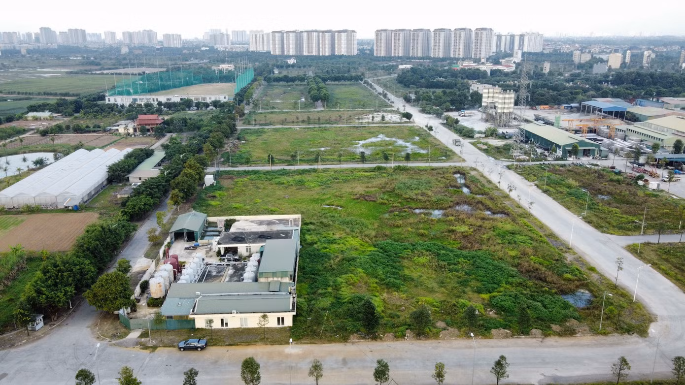 Theo ghi nhận của PV, hàng loạt công trình vi phạm trật tự xây dựng, xây dựng sai quy hoạch tại KĐT Thanh Hà đến nay vẫn chưa xử lý.