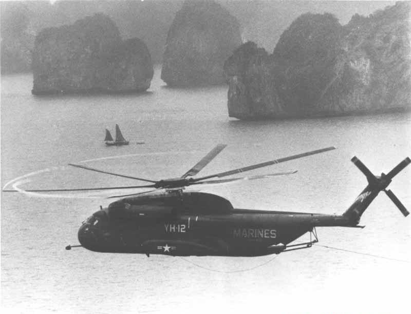 Trực thăng quét thủy lôi trên Vịnh Hạ Long