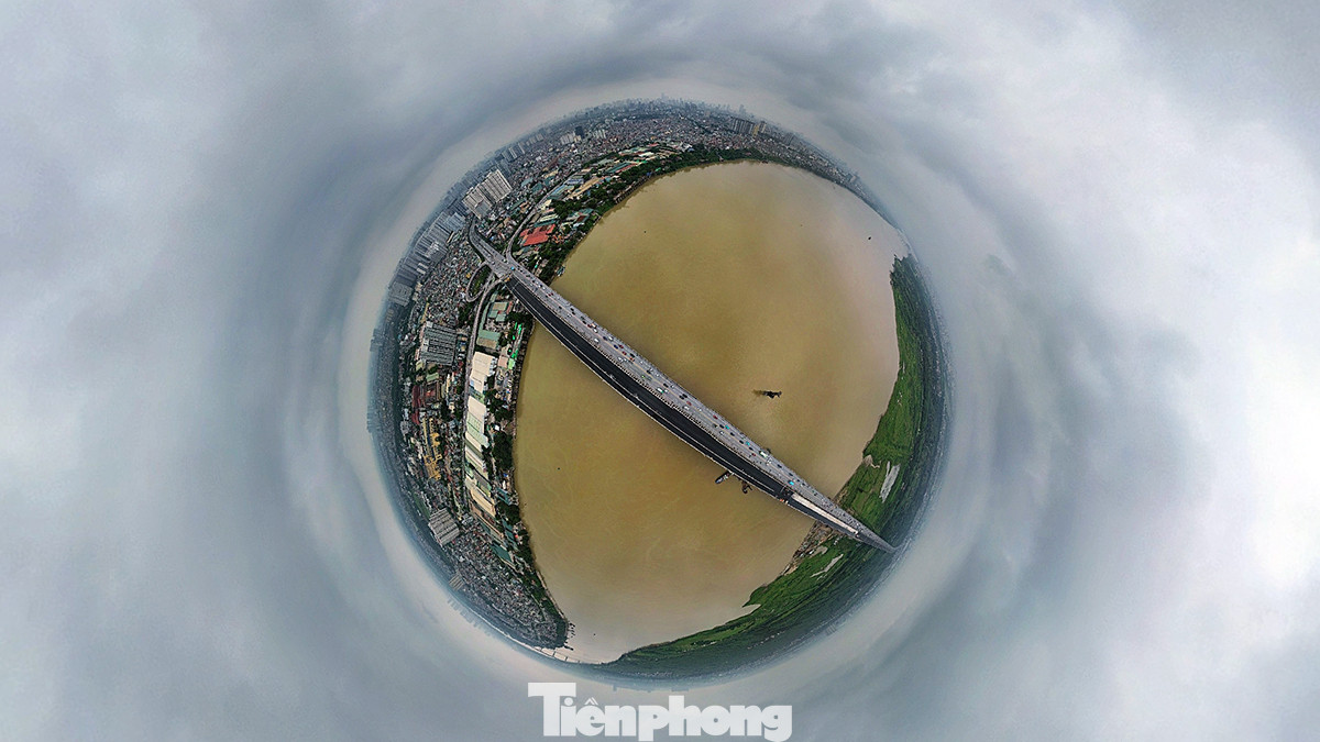 Cầu Vĩnh Tuy giai đoạn 2 đã cơ bản hoàn thành các hạng mục chính. Hình ảnh công trình được chụp 360 độ từ trên cao.