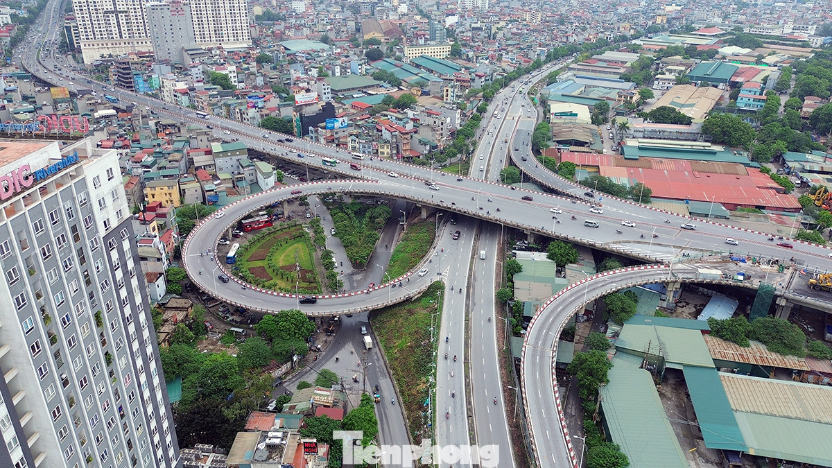 Tổ chức lại giao thông, lắp đặt dải phân cách biên, sơn kẻ Cầu Vĩnh Tuy (giai đoạn 1) để đồng bộ toàn bộ dự án xong trước ngày giải phóng Thủ đô 10/10.