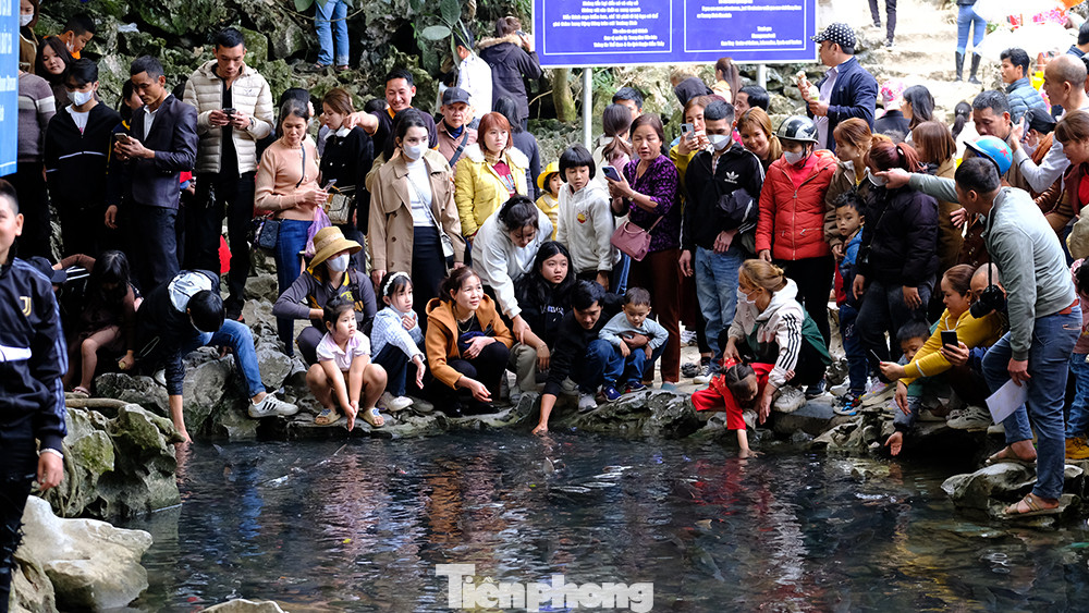 Khách nội địa và khách quốc tế đều tăng mạnh dịp Tết Nguyên đán (Ảnh: HOÀNG MẠNH THẮNG).