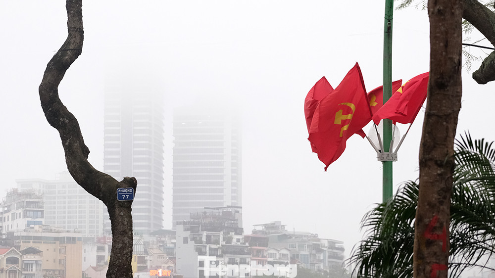 Chỉ khi nào gió mùa Đông Bắc tràn về mới có thể chấm dứt hoặc thay đổi được hiện trạng thời tiết khó chịu đó.