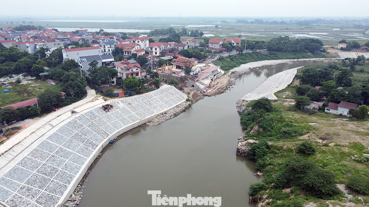 Công trình xử lý sạt trượt sông Phó Đáy khu vực Đền Mẫu và trạm bơm Phú Bình II xã Sơn Đông được UBND tỉnh Vĩnh Phúc quyết định thực hiện khẩn cấp, với tổng mức đầu tư 19,5 tỷ đồng.