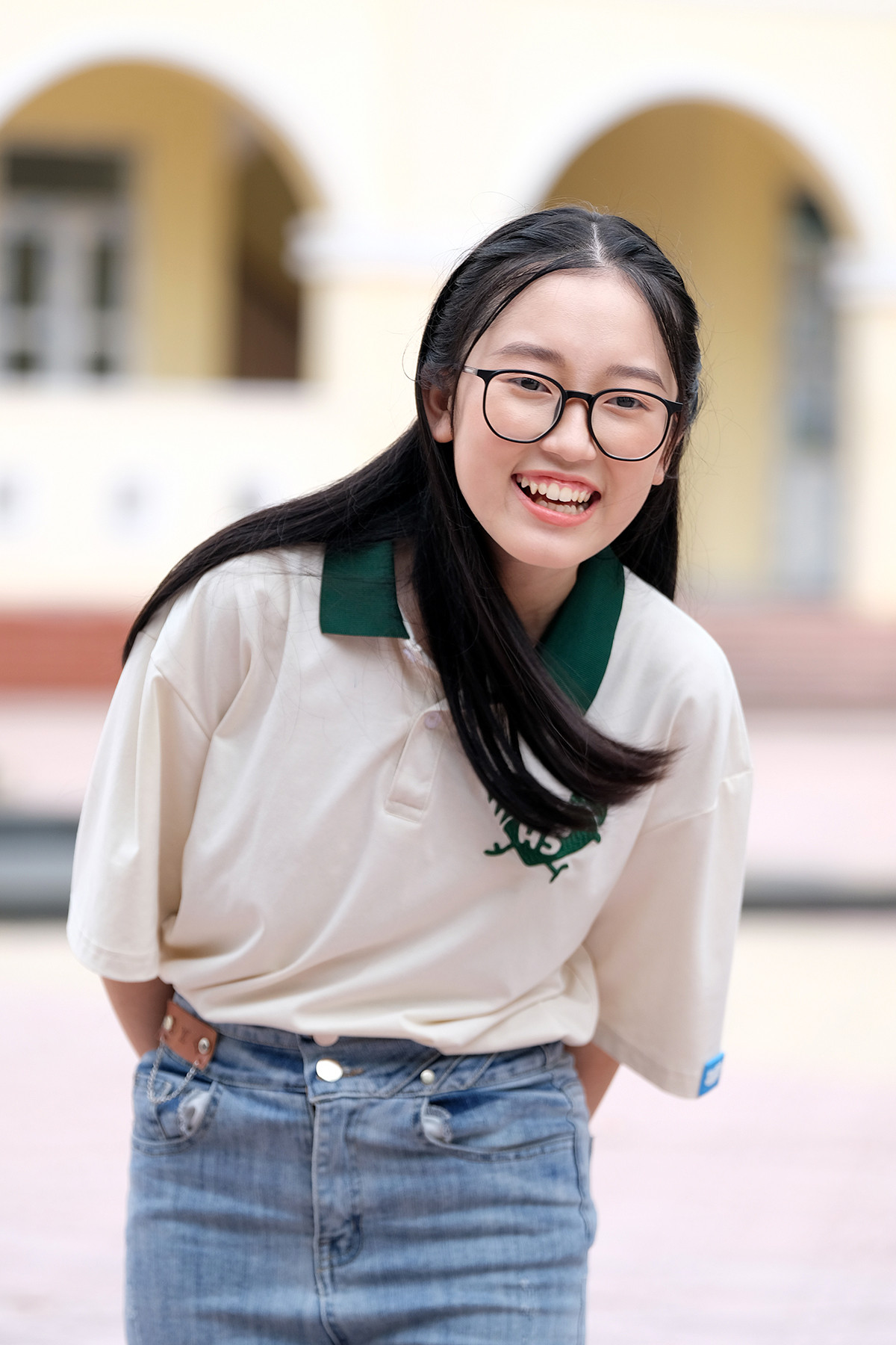 Nhận xét về kỳ thi tốt nghiệp THPT vừa qua, Vân Anh cho biết đề thi năm nay vừa sức nhưng có những câu vận dụng cao khá khó, gây phân vân trong quá trình làm bài. Em nhớ nhất là môn thi Văn. Lúc nhận đề thi thấy câu nghị luận văn học rơi vào tác phẩm Vợ Nhặt của nhà văn Kim Lân, em có “chột dạ” một chút vì không ngờ đề thi vào đoạn cuối của tác phẩm.