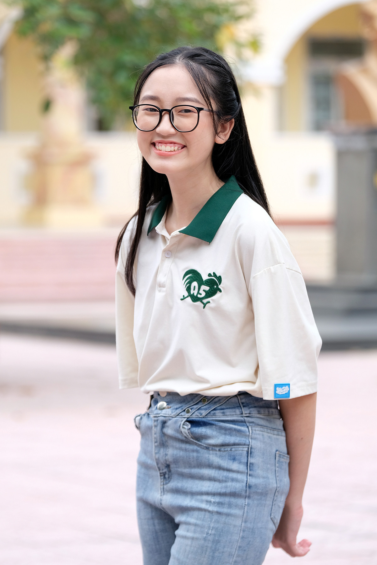 Điểm thi cao đều ở các môn nhưng Vân Anh cho biết em thích môn Toán. Bí quyết của Vân Anh là ngoài giờ học trên lớp thì chăm chỉ học thêm tài liệu trên mạng và những bài giảng online.