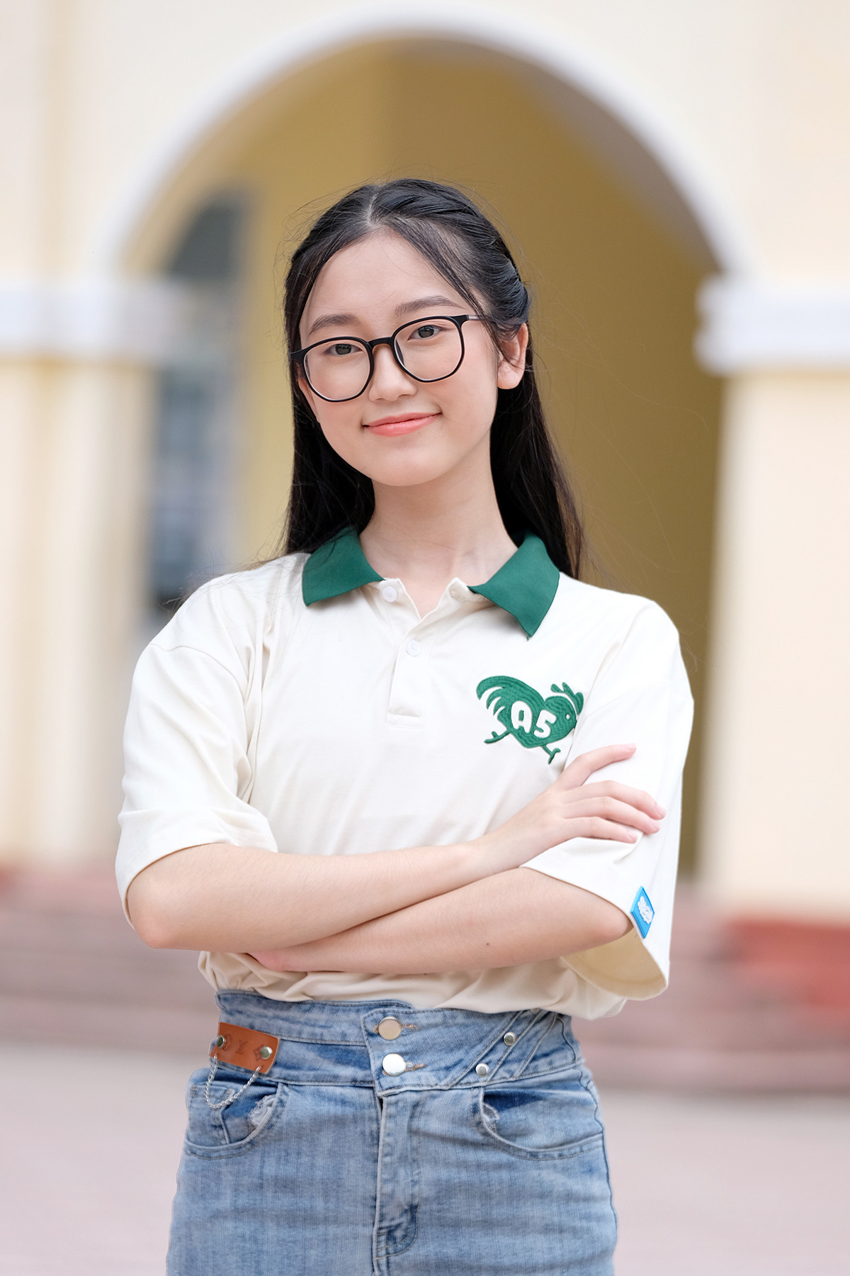 Điểm thi cao đều ở các môn nhưng Vân Anh cho biết em thích môn Toán. Bí quyết của Vân Anh là ngoài giờ học trên lớp thì chăm chỉ học thêm tài liệu trên mạng và những bài giảng online.