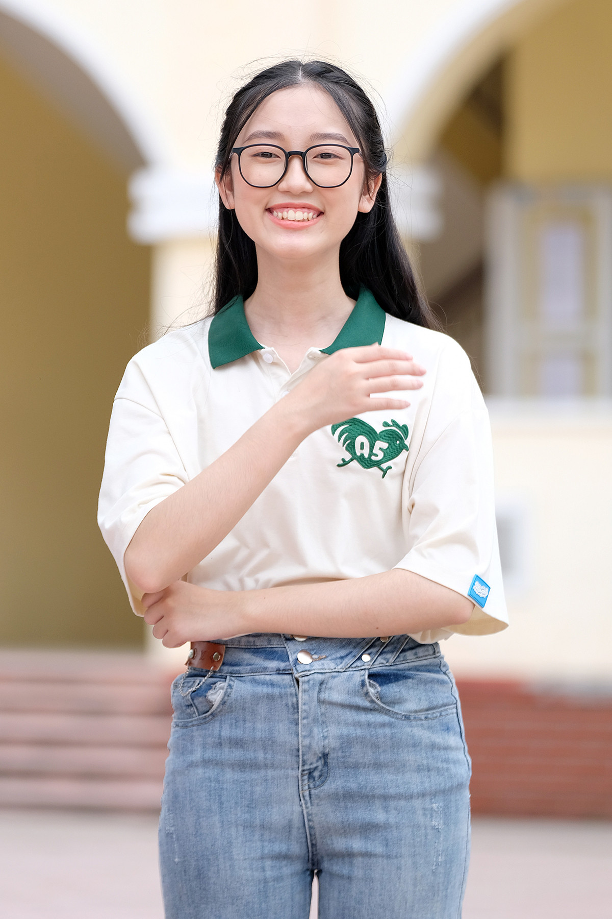 Điểm thi cao đều ở các môn nhưng Vân Anh cho biết em thích môn Toán. Bí quyết của Vân Anh là ngoài giờ học trên lớp thì chăm chỉ học thêm tài liệu trên mạng và những bài giảng online.