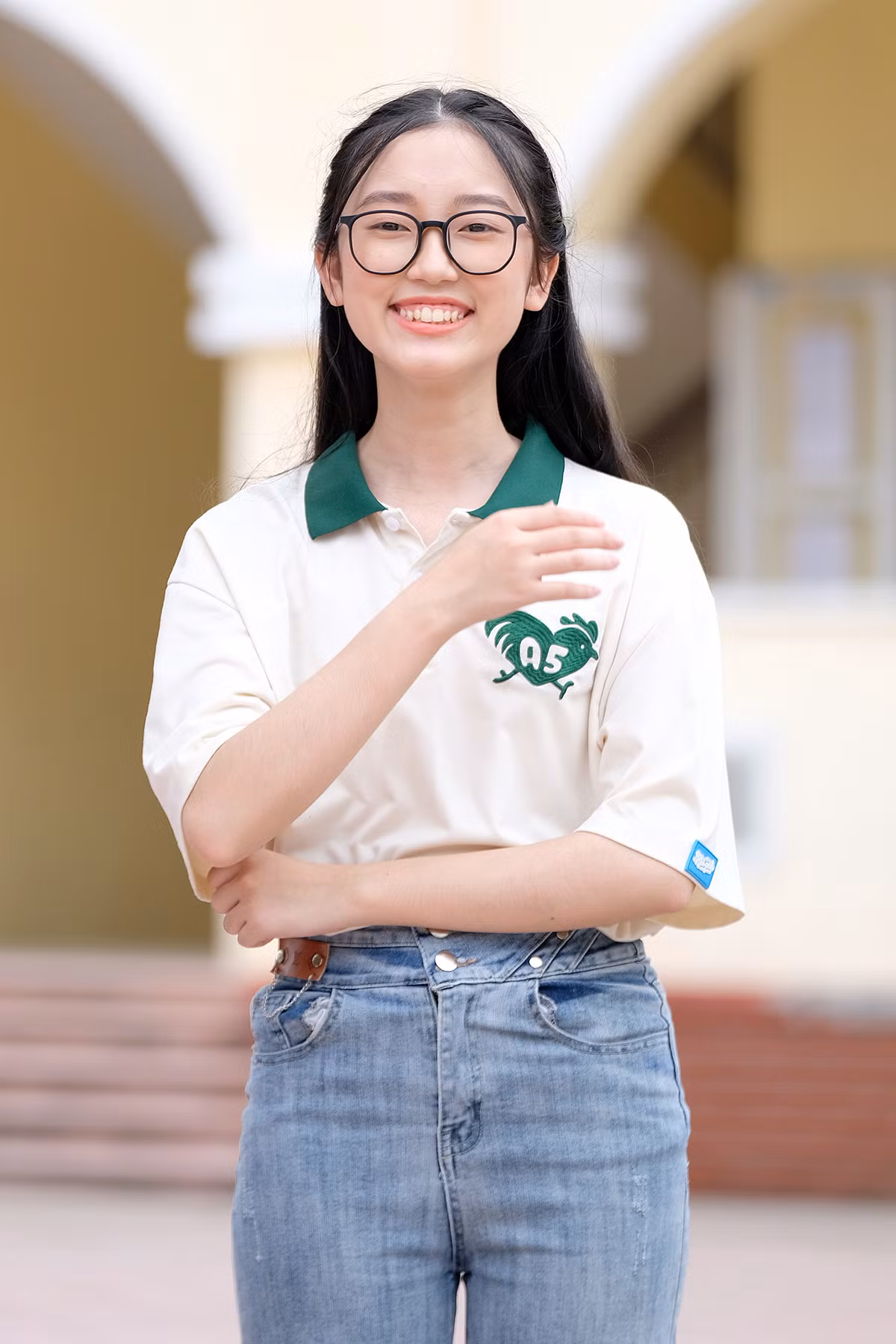 Điểm thi cao đều ở các môn nhưng Vân Anh cho biết em thích môn Toán. Bí quyết của Vân Anh là ngoài giờ học trên lớp thì chăm chỉ học thêm tài liệu trên mạng và những bài giảng online.