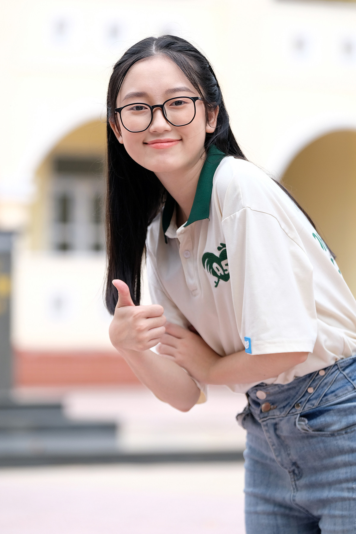 Nhận xét về kỳ thi tốt nghiệp THPT vừa qua, Vân Anh cho biết đề thi năm nay vừa sức nhưng có những câu vận dụng cao khá khó, gây phân vân trong quá trình làm bài. Em nhớ nhất là môn thi Văn. Lúc nhận đề thi thấy câu nghị luận văn học rơi vào tác phẩm Vợ Nhặt của nhà văn Kim Lân, em có “chột dạ” một chút vì không ngờ đề thi vào đoạn cuối của tác phẩm.