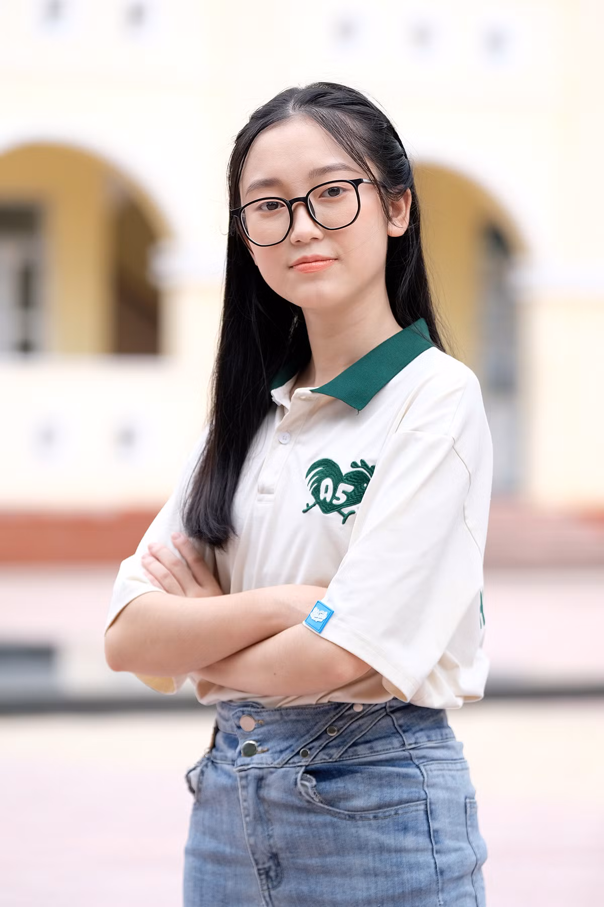 Nhận xét về kỳ thi tốt nghiệp THPT vừa qua, Vân Anh cho biết đề thi năm nay vừa sức nhưng có những câu vận dụng cao khá khó, gây phân vân trong quá trình làm bài. Em nhớ nhất là môn thi Văn. Lúc nhận đề thi thấy câu nghị luận văn học rơi vào tác phẩm Vợ Nhặt của nhà văn Kim Lân, em có “chột dạ” một chút vì không ngờ đề thi vào đoạn cuối của tác phẩm.