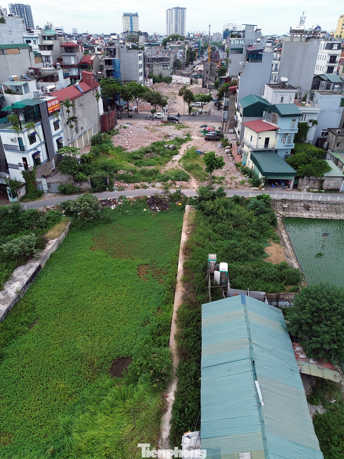 Điểm đầu tuyến giao với đường Nguyễn Văn Cừ, điểm cuối giao với đường hành lang chân đê tại ngõ 264 Ngọc Thụy, mặt cắt ngang đường 40m. Tại dự án sẽ xây dựng cầu vượt trực thông theo hướng đường Cổ Linh (vượt qua đường Nguyễn Văn Cừ), diện tích sử dụng đất toàn dự án là 82.000m2.