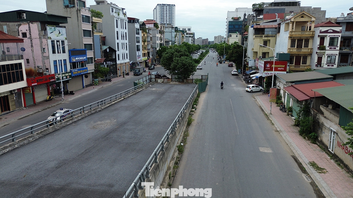 Thời gian thực hiện dự án là 2017 - 2020 nhưng cho đến nay, dự án mới bắt đầu có hoạt động thi công mới tại vị trí cầu vượt qua đường Nguyễn Văn Cừ.