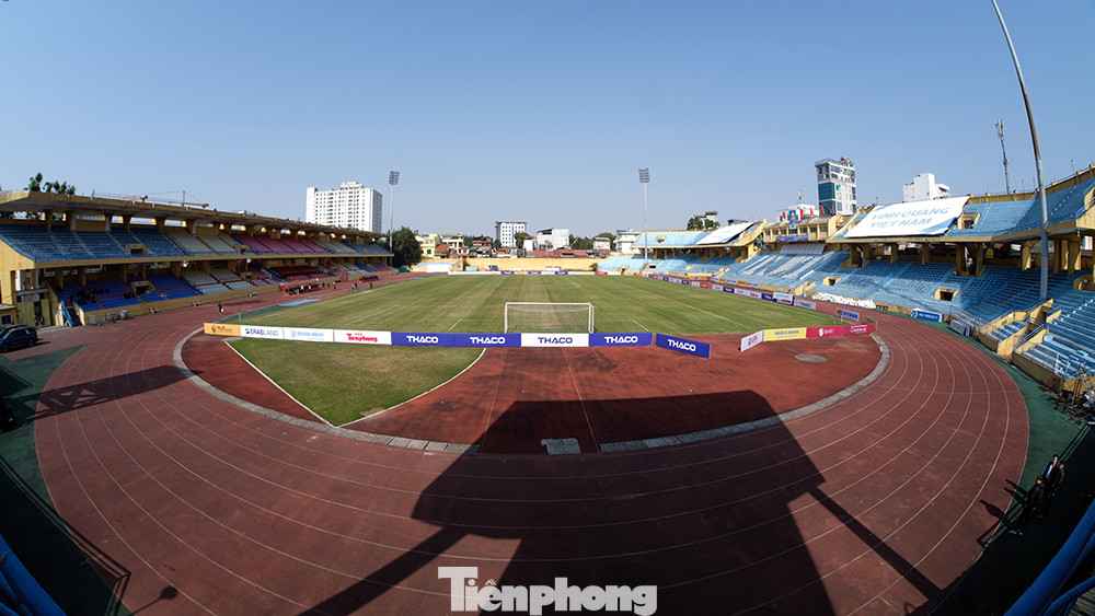 Sân vận động Hàng Đẫy nằm trên đường Trịnh Hoài Đức (quận Đống Đa, TP. Hà Nội). Trước khi có Sân vận động Quốc gia Mỹ Đình, Sân vận động Hàng Đẫy là sân nhà và là nơi tổ chức các trận thi đấu của đội tuyển quốc gia Việt Nam cũng như các đội tuyển nữ và Olympic. Sân vận động Hàng Đẫy nằm trên đường Trịnh Hoài Đức (quận Đống Đa, TP. Hà Nội). Trước khi có Sân vận động Quốc gia Mỹ Đình, Sân vận động Hàng Đẫy là sân nhà và là nơi tổ chức các trận thi đấu của đội tuyển quốc gia Việt Nam cũng như các đội tuyển nữ và Olympic.