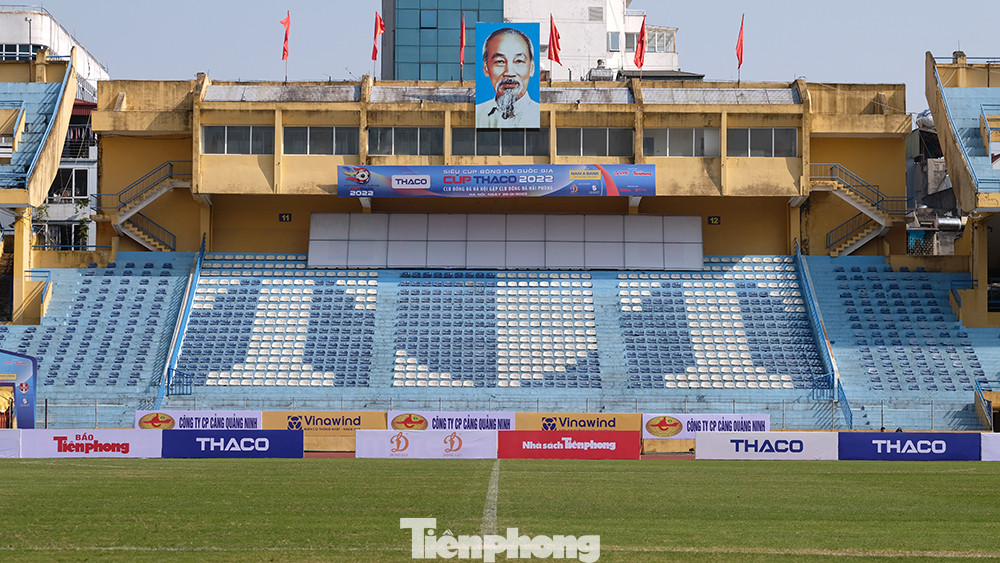 Với tuổi đời 89 năm, nằm giữa làng Bích Câu và phố Hàng Đẫy cũ, Sân vận động Hàng Đẫy ban đầu được xây dựng và sử dụng cho Trường thể dục Hà Nội từ năm 1934, sau đổi tên thành Hội thể dục Bắc Kỳ. Với tuổi đời 89 năm, nằm giữa làng Bích Câu và phố Hàng Đẫy cũ, Sân vận động Hàng Đẫy ban đầu được xây dựng và sử dụng cho Trường thể dục Hà Nội từ năm 1934, sau đổi tên thành Hội thể dục Bắc Kỳ.