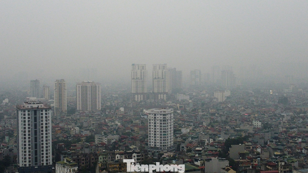 Các chuyên gia đặc biệt lưu ý, khẩu trang thông thường không thể ngăn được bụi mịn PM2,5. Trong những ngày không khí ô nhiễm nghiêm trọng, người ra đường nên sử dụng các loại khẩu trang có khả năng ngăn chặn bụi mịn PM2,5.