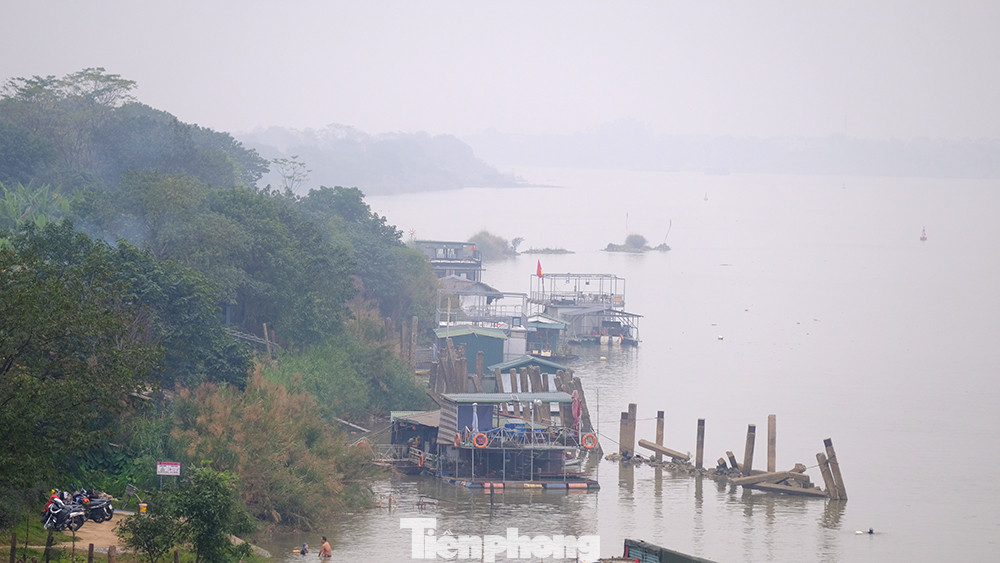 Đây là điều kiện khiến các chất ô nhiễm không thể phát tán mà tập trung ở khu vực gần mặt đất gây ô nhiễm nghiêm trọng.