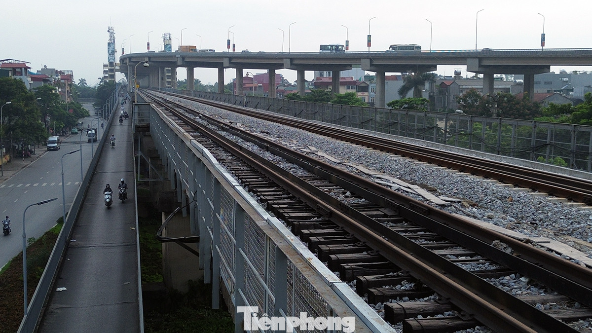 Với tổng chiều dài toàn bộ cầu khoảng 10,7 km, Thăng Long là cây cầu dài nhất Việt Nam tính ở thời điểm đó.