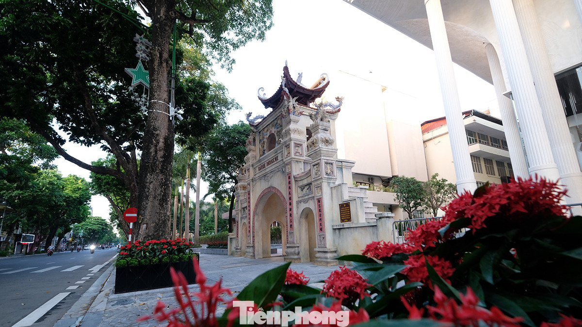 Công trình được tôn tạo với kỹ thuật thủ công, sử dụng vật liệu truyền thống. Những người thợ thủ công lành nghề, giàu kinh nghiệm từ các làng nghề truyền thống của vùng Đồng bằng Bắc Bộ đã được mời đến tham gia quá trình tu bổ. Công trình được tôn tạo với kỹ thuật thủ công, sử dụng vật liệu truyền thống. Những người thợ thủ công lành nghề, giàu kinh nghiệm từ các làng nghề truyền thống của vùng Đồng bằng Bắc Bộ đã được mời đến tham gia quá trình tu bổ.