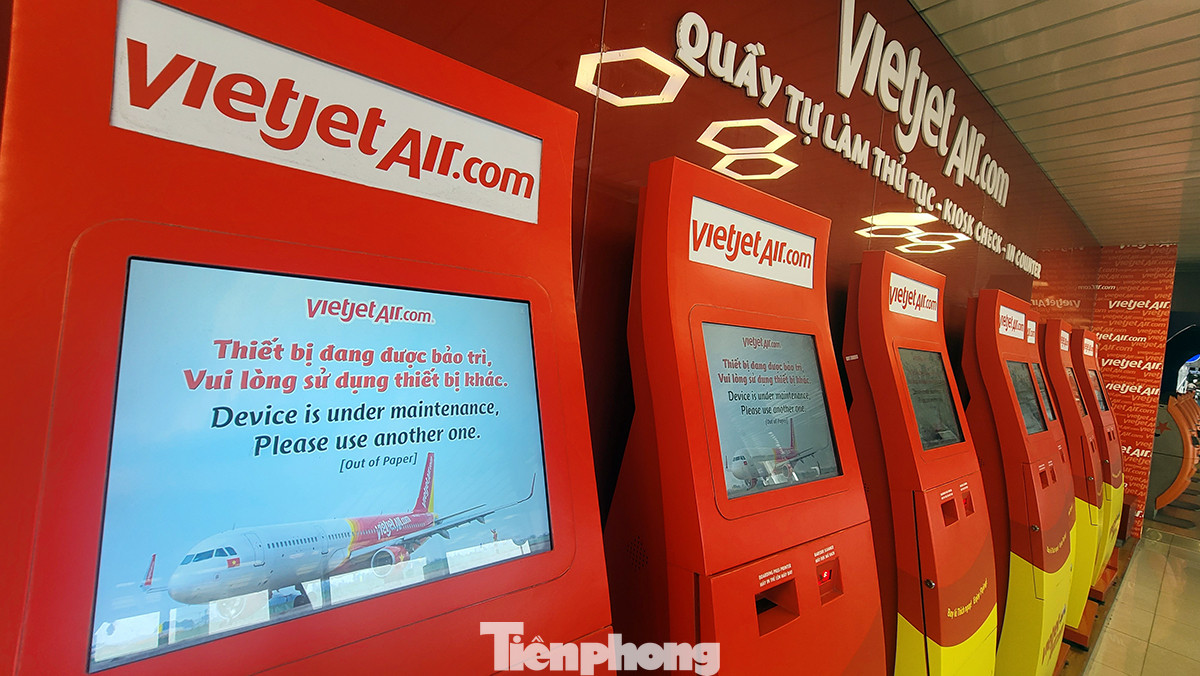 Tất các hệ thống check-in tự động cũng đều hiển thị không hoạt động phục vụ.