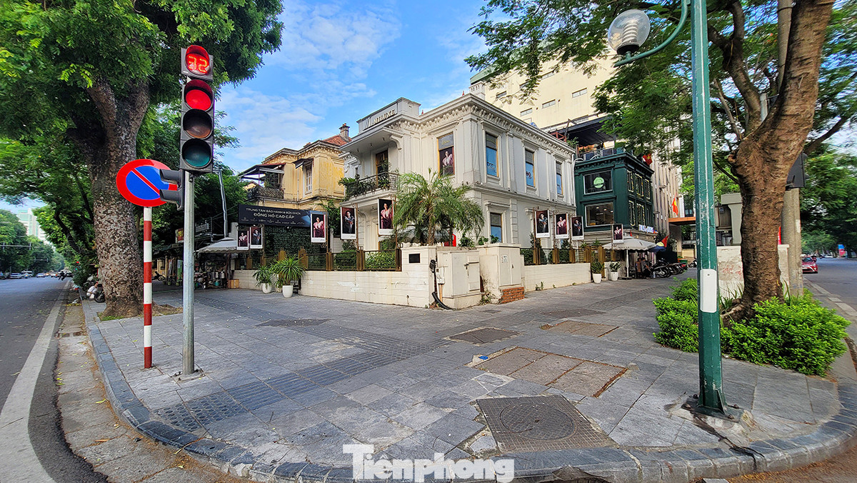 Dọc tuyến phố Lý Thường Kiệt còn có rất nhiều căn biệt thự với diện tích hàng trăm mét vuông nằm ở những vị trí góc phố vô cùng đẹp mắt.