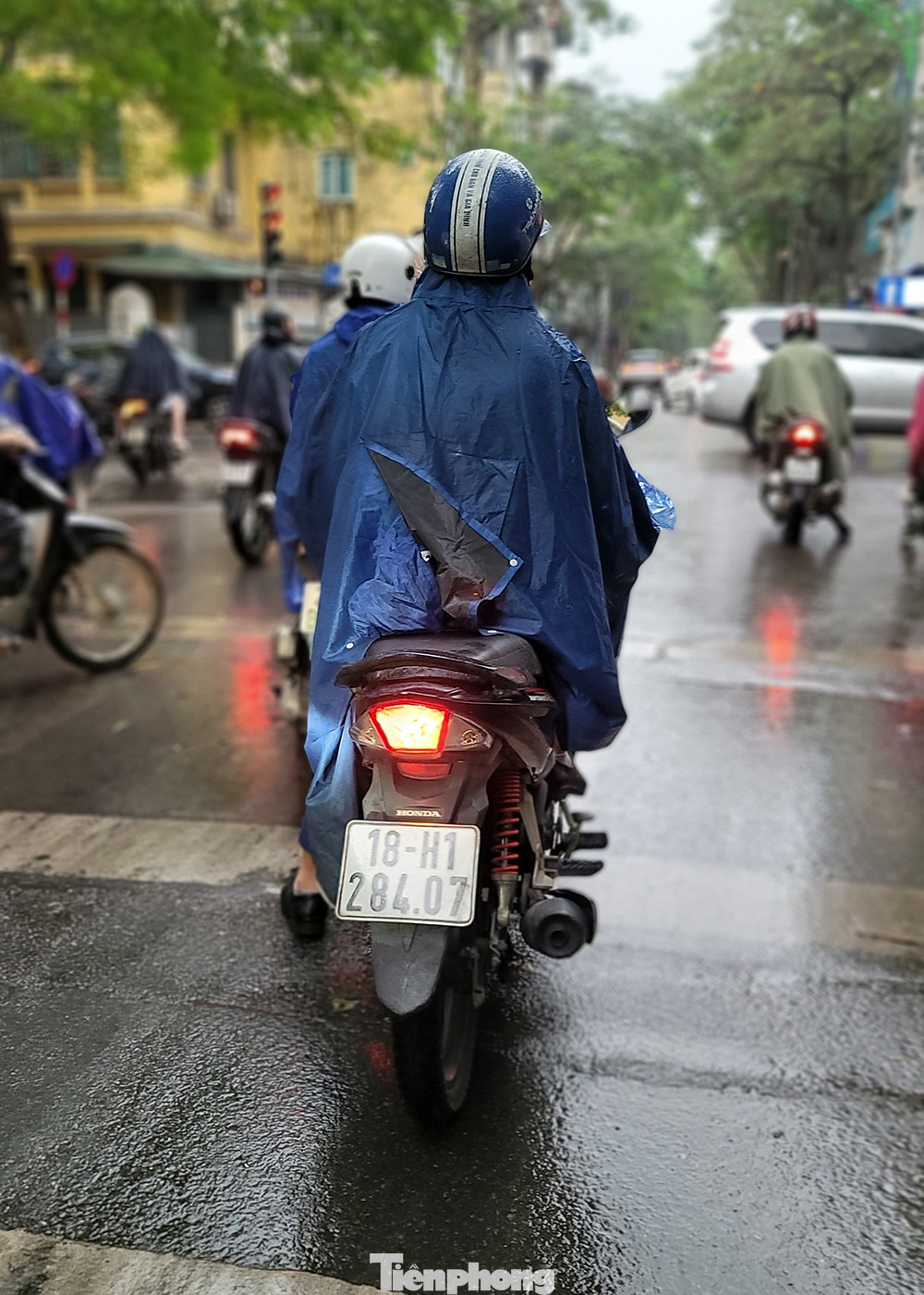 Ngày hôm nay hình thái thời tiết này tiếp tục ảnh hưởng đến các nơi khác ở miền Bắc và Bắc Trung Bộ, trời chuyển mưa lạnh, vùng núi mưa rét.