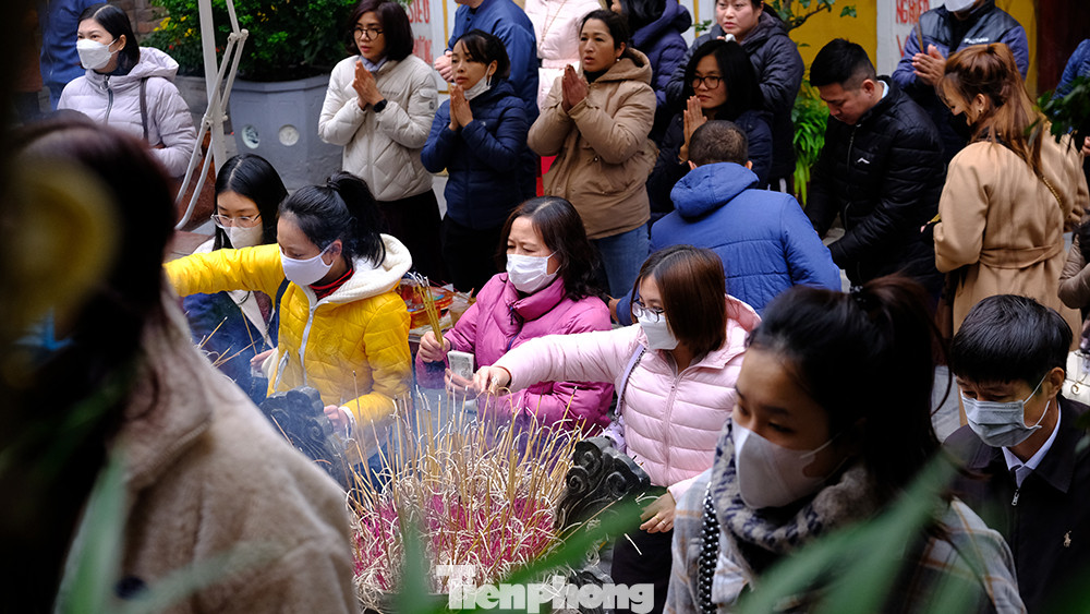 Vào mùng 1, ngày rằm, đặc biệt là ngày Tết, chùa đón rất nhiều Phật tử, du khách tới lễ, cầu bình an.