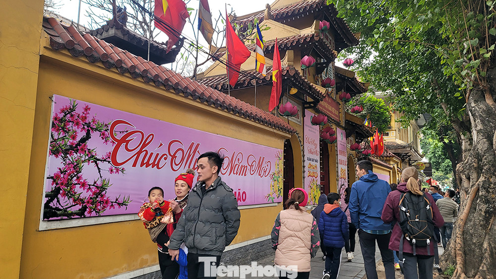 Chùa Quán Sứ là một trong những ngôi chùa nổi tiếng nằm ở trung tâm Hà Nội.