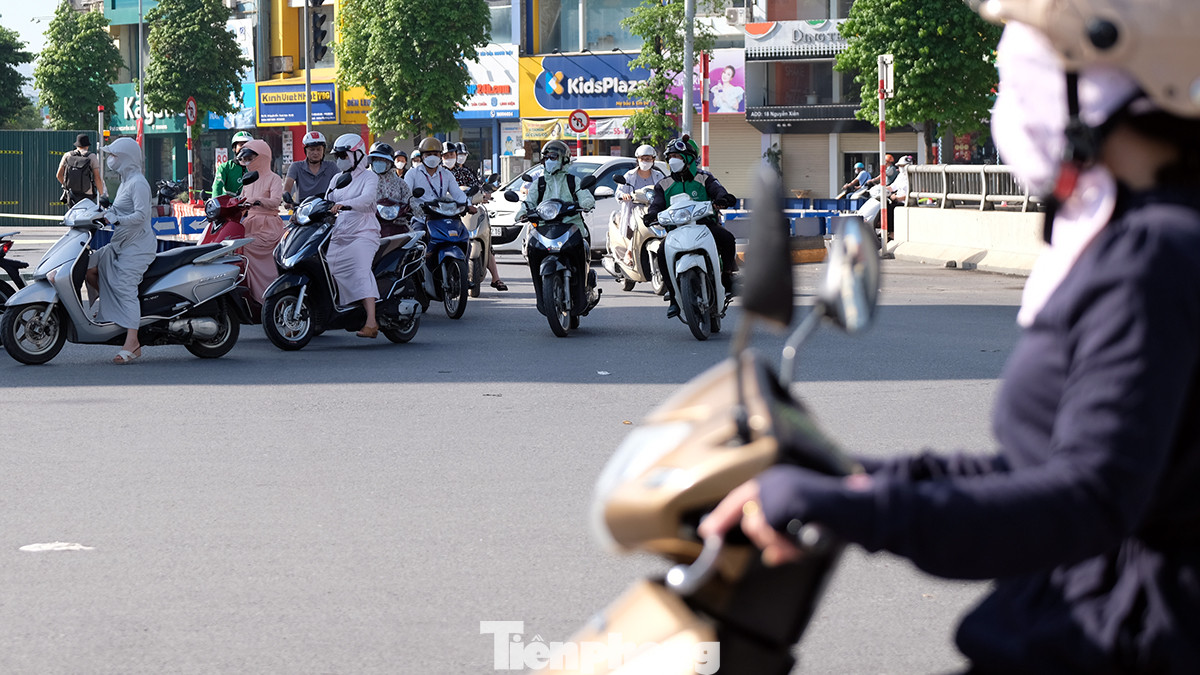 Trong thời gian hướng đi Ngã Tư Sở tại nút giao Thanh Xuân bị rào chắn, Sở GTVT Hà Nội có phương án phân luồng giao thông cho ô tô, xe máy đi xuống hầm để đi hướng Ngã Tư Sở hoặc quay đầu tại điểm mở gần ngã ba Nguyễn Trãi - Nguyễn Tuân để tiếp cận đường Khuất Duy Tiến.