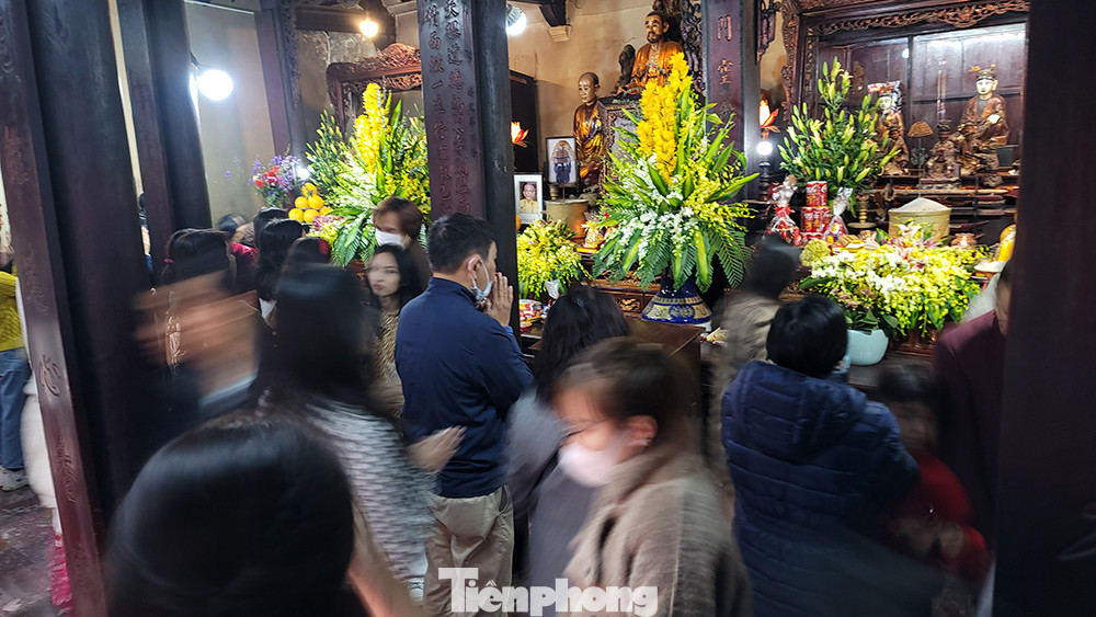 Có mặt tại Tổ đình Phúc Khánh chiều mùng 2 Tết âm lịch Quý Mão 2023, phóng viên ghi nhận hình ảnh rất đông du khách, phật tử đi lễ.