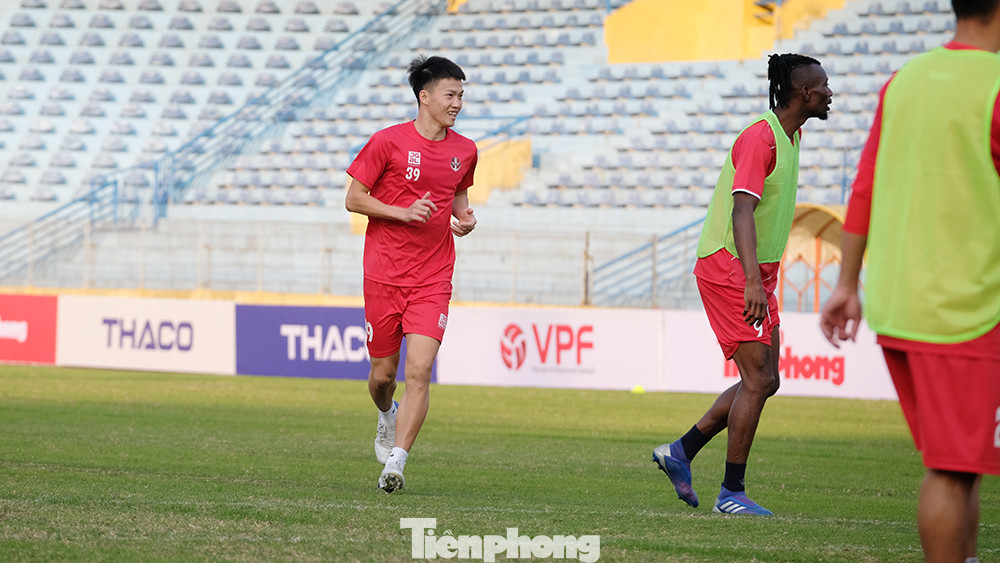 Trên sân tập của CLB Hải Phòng luôn đầy ắp nụ cười, cho thấy bầu không khí khá thoải mái trước trận Siêu Cúp.