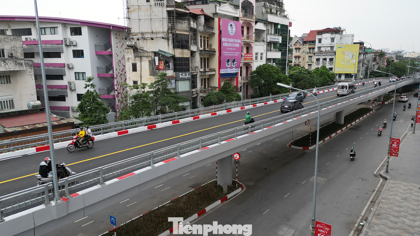Cầu vượt tại nút giao thông Chùa Bộc - Phạm Ngọc Thạch sau khi thông xe được kỳ vọng sẽ giải quyết ùn tắc, từng bước hoàn thiện hạ tầng theo quy hoạch của thành phố.