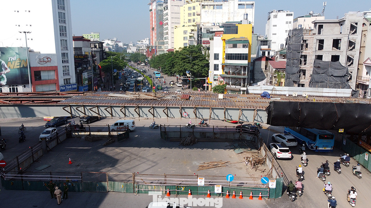 Điểm đầu tuyến giao với đường Nguyễn Văn Cừ, điểm cuối giao với đường hành lang chân đê tại ngõ 264 Ngọc Thụy, mặt cắt ngang đường 40m.