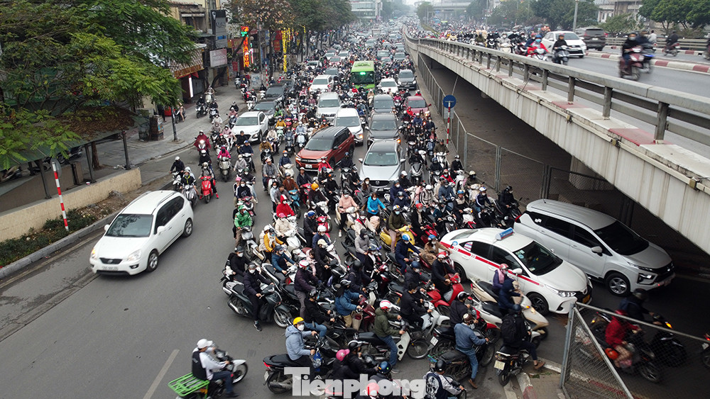 Điểm quay đầu ngay phía dưới cầu vượt Ngã Tư Sở.