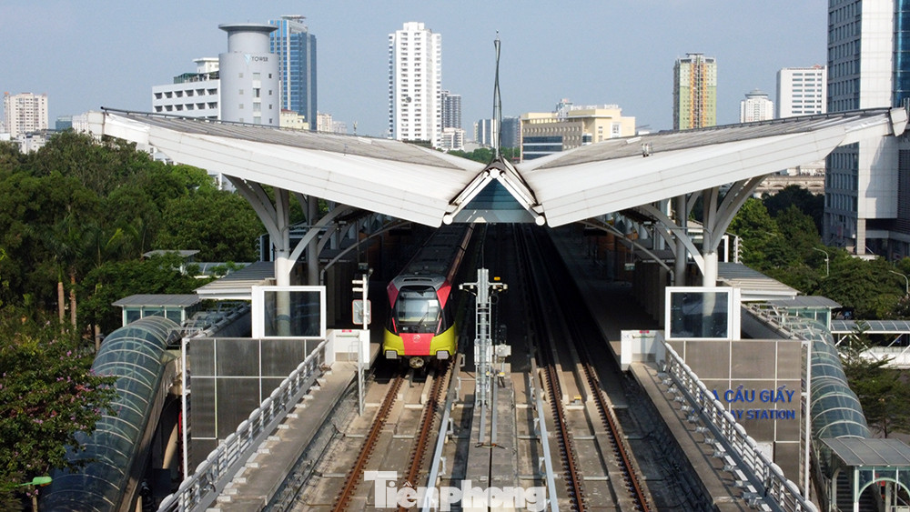 Thủ tướng đề nghị Hà Nội sử dụng vốn vay hiệu quả, trả nợ đầy đủ và đúng hạn, cam kết thực hiện dự án đúng tiến độ; chịu trách nhiệm về các chi phí phát sinh do gia hạn thời gian thực hiện, nguồn vốn thực hiện dự án trong kế hoạch đầu tư công trung hạn giai đoạn 2021 - 2025. Trường hợp không hoàn thành đúng thời hạn, chịu trách nhiệm bố trí các nguồn vốn khác để thực hiện các hạng mục chưa hoàn thành…