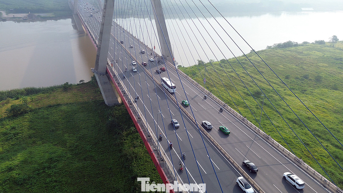 Sau khi khởi công xây dựng vào tháng 3 năm 2009 phải hết gần 6 năm cây cầu mới hoàn thành và đến tháng 1 năm 2015 thì cây cầu này được đưa vào khai thác sử dụng.