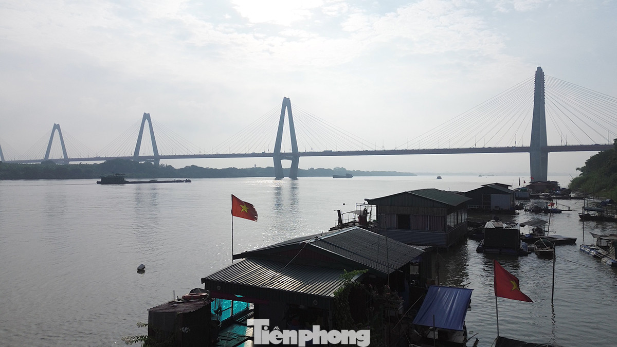 Cầu Nhật Tân được xây dựng có nhiều ý nghĩa quan trọng trong lưu thông phát triển kinh tế của Thủ đô. Việc xây cầu Nhật Tân kết nối với tuyến đường Nhật Tân tạo nên tuyến huyết mạch thống nhất giữa sân bay quốc tế Nội Bài và trung tâm Thành phố Hà Nội.