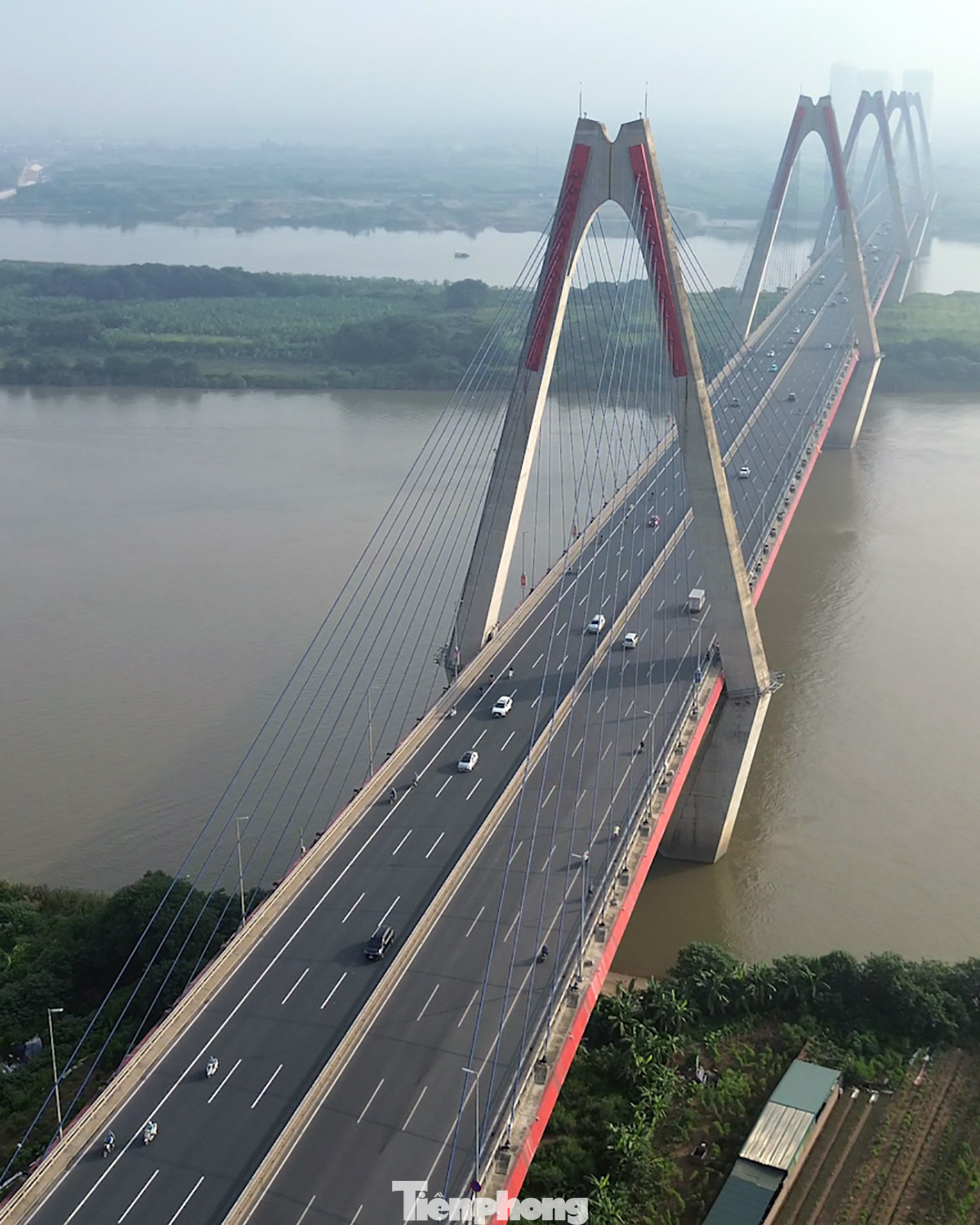 Kết cấu của cây cầu thuộc loại hiện đại của thế giới, được thi công bởi các chủ thầu uy tín đến từ Nhật Bản. Công trình cũng là biểu tượng của mối quan hệ Việt - Nhật.