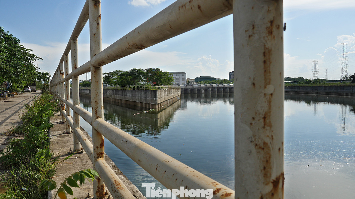Thành phố giao Giám đốc Sở NN&PTNT chịu trách nhiệm toàn diện trước Chủ tịch UBND thành phố trường hợp chậm triển khai thi công khi đã có mặt bằng; thi công hoàn thành dự án trong năm 2023. Thành phố giao Giám đốc Sở NN&PTNT chịu trách nhiệm toàn diện trước Chủ tịch UBND thành phố trường hợp chậm triển khai thi công khi đã có mặt bằng; thi công hoàn thành dự án trong năm 2023.