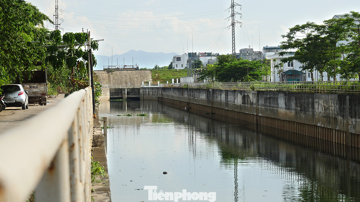 Thành phố giao Giám đốc Sở NN&PTNT chịu trách nhiệm toàn diện trước Chủ tịch UBND thành phố trường hợp chậm triển khai thi công khi đã có mặt bằng; thi công hoàn thành dự án trong năm 2023. Thành phố giao Giám đốc Sở NN&PTNT chịu trách nhiệm toàn diện trước Chủ tịch UBND thành phố trường hợp chậm triển khai thi công khi đã có mặt bằng; thi công hoàn thành dự án trong năm 2023.