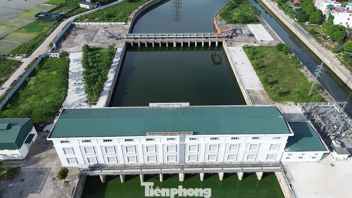 Dự án nghìn tỷ cải thiện hệ thống tiêu nước khu vực phía Tây Hà Nội (Trạm bơm tiêu Yên Nghĩa) tiếp tục "lụt" tiến độ bởi phần kênh La Khê chưa được hoàn thành theo đúng cam kết. Dự án nghìn tỷ cải thiện hệ thống tiêu nước khu vực phía Tây Hà Nội (Trạm bơm tiêu Yên Nghĩa) tiếp tục "lụt" tiến độ bởi phần kênh La Khê chưa được hoàn thành theo đúng cam kết.