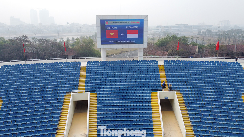Trước những phản ứng của dư luận sau khi xem trận đấu của tuyển Việt Nam với Myanmar, Thủ tướng Phạm Minh Chính đã phải nêu vấn đề này trong một hội nghị và ra chỉ đạo nóng sau đó. Trận bán kết lượt về giữa Việt Nam và Indonesia đã được cải thiện đáng kể về chất lượng mặt sân cũng như ghế ngồi của khán giả.