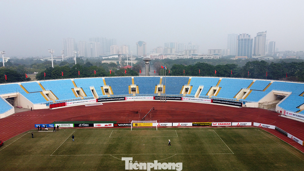 Về mặt cỏ sân Mỹ Đình, ngày 26/12, ông Đặng Hà Việt, tổng cục trưởng Tổng cục Thể dục thể thao, chia sẻ: &quot;Đây không phải là chuyện do thiếu kinh phí mà sân vận động Mỹ Đình quên, không trùng tu, bảo dưỡng. Thực tế, việc đó đã được làm thường xuyên...&quot;