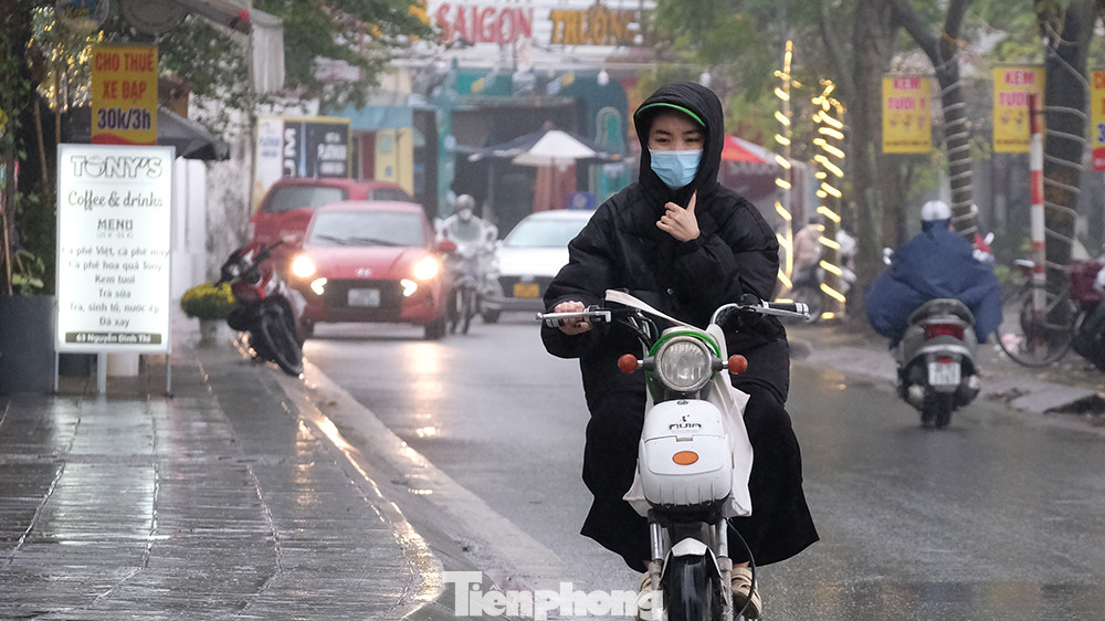 Theo số liệu quan trắc của Pam Air, lúc 6h sáng 3/2, chỉ số AQI ở các điểm tại Hà Nội dao động chủ yếu 150 đến 200 đơn vị , ngưỡng có hại cho sức khỏe con người. Riêng một số điểm có AQI tăng cao trên 200 đơn vị.