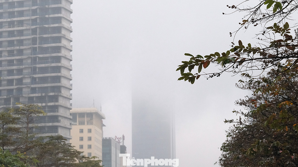 Đáng lưu ý, một số tỉnh, thành phố lân cận như Bắc Ninh, Thái Nguyên, Bắc Giang duy trì chất lượng không khí ở mức nguy hại khi AQI trên 300 đơn vị.