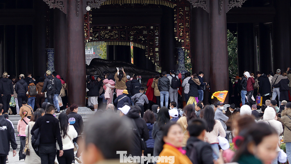 Ngày 25/1 (tức mùng 4 Tết), phố cổ Tam Chúc (thuộc quần thể khu du lịch Tam Chúc), cũng đã chính thức khai trương. Khu phố cổ với mong muốn lưu giữ nét văn hóa dân tộc, cũng là điểm tham quan thu hút du khách, phật tử trong chuỗi hành trình khám phá Tam Chúc.