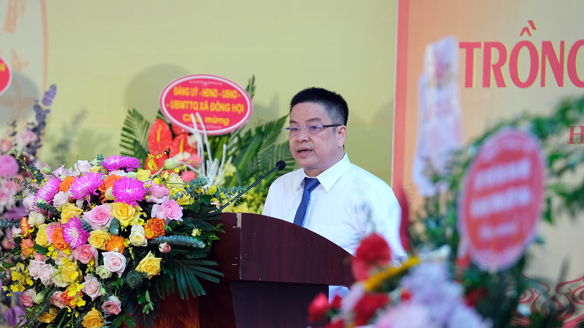 Tại lễ khai giảng, thầy Trần Văn Huyền, Hiệu trưởng Trường THCS Ngô Quyền cho biết, nhà trường đang phát triển mạnh mẽ với mục tiêu “trăm năm trồng người”. Với những thành tích trong phong trào thi đua “Dạy tốt - Học tốt”, trường THCS Ngô Quyền là một trong những điểm sáng của hệ thống Giáo dục và Đào tạo Thủ đô.